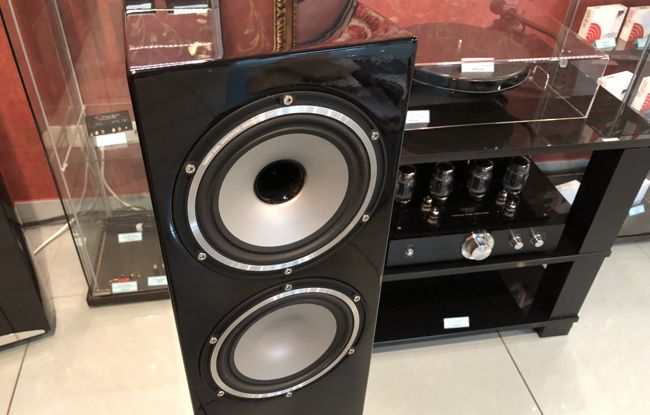 TANNOY REVOLUTION XT 6F GLOSS BLACK 4.jpg