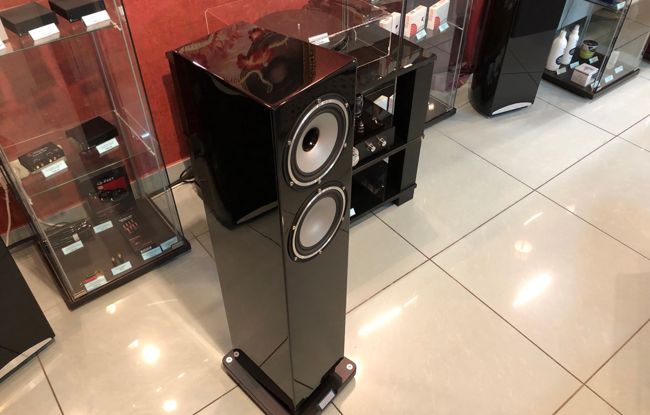 TANNOY REVOLUTION XT 6F GLOSS BLACK 1.jpg